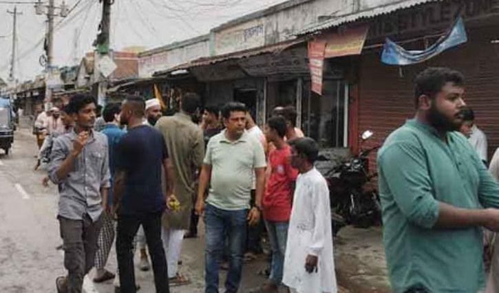 কুষ্টিয়ার খোকসায় প্রাইভেটকারে এসে জুয়েলার্সের সিন্দুক লুট কুষ্টিয়ার খোকসায় প্রাইভেটকারে এসে জুয়েলার্সের সিন্দুক লুট