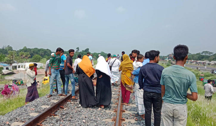রেললাইনের ওপর পড়ে ছিল খণ্ড-বিখণ্ড মরদেহ