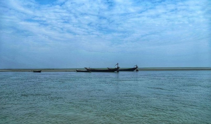 পদ্মায় ভাসছিল ভারতীয় নাগরিকের মরদেহ
