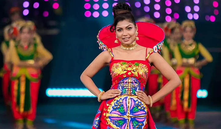 বিশ্বমঞ্চে বাংলাদেশের ‘রিকশা গাউন’