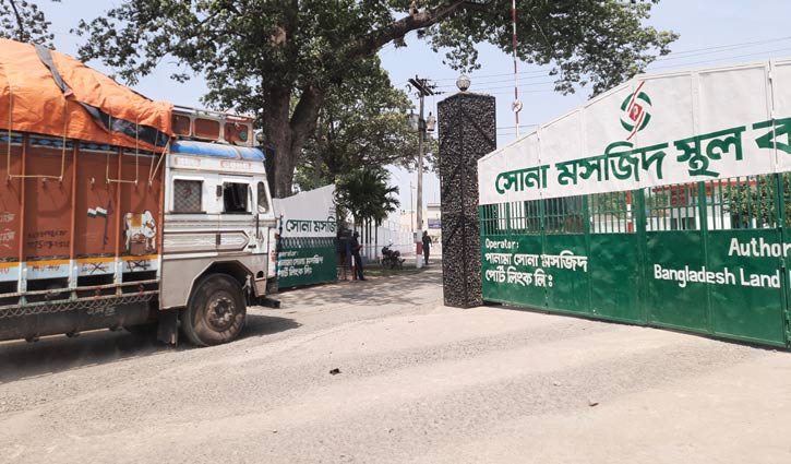 এনবিআর বিলুপ্তির প্রতিবাদে সোনামসজিদ স্থলবন্দরে কলম বিরতি 