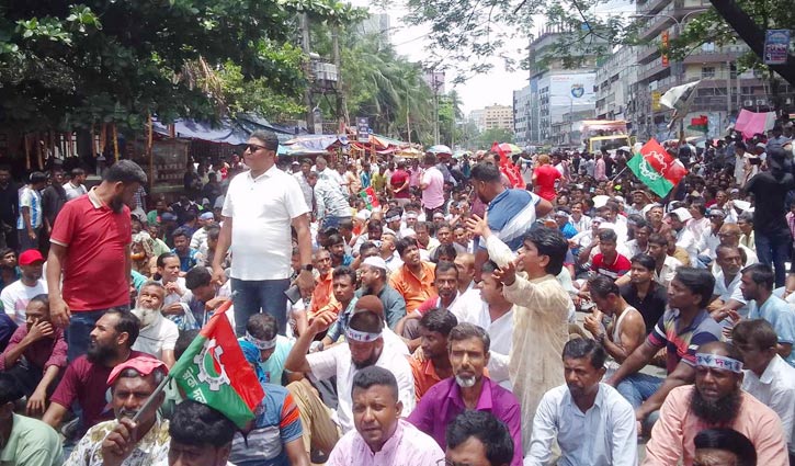 নগর ভবনের সামনে ইশরাক সমর্থকদের অবস্থান কর্মসূচি নগর ভবনের সামনে ইশরাক সমর্থকদের অবস্থান কর্মসূচি