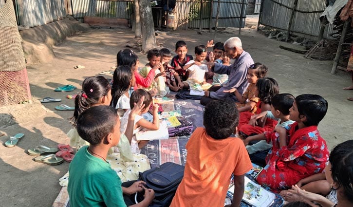 ৫০ বছর ধরে ‘এক টাকায়’ শিক্ষার আলো ছড়ান যিনি
