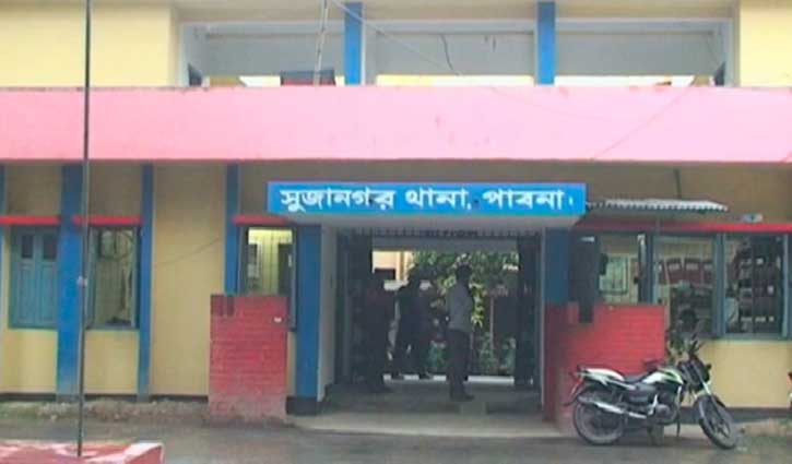 পাবনায় রাস্তায় পড়ে থাকা ব্যবসায়ীর লাশ উদ্ধার