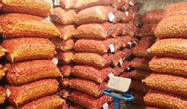 আমদানি শুরু হওয়ায় চট্টগ্রামে পেঁয়াজের দামে ধস