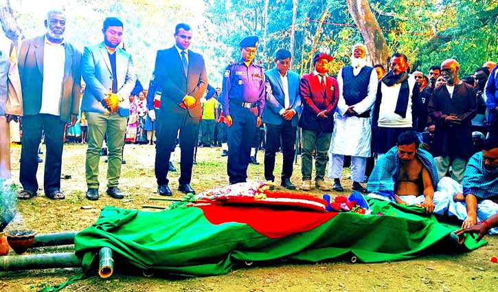 স্বামী-স্ত্রী হত্যা: যোগেশ চন্দ্রকে রাষ্ট্রীয় মর্যাদায় শেষ বিদায়