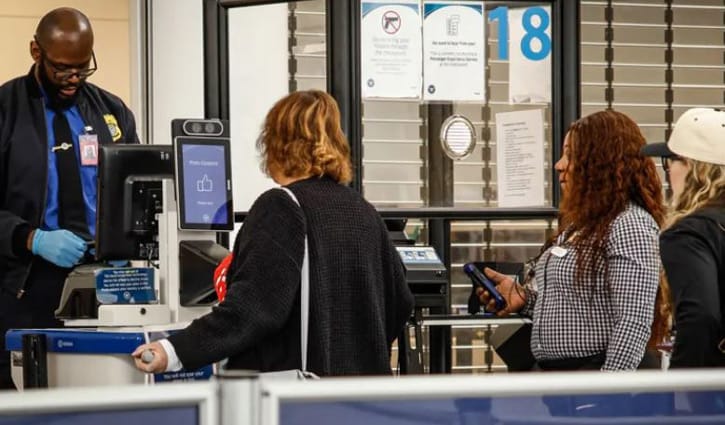 যুক্তরাষ্ট্রে প্রবেশ করতে হলে সামাজিক যোগাযোগমাধ্যমের ৫ বছরের তথ্য দিতে হবে