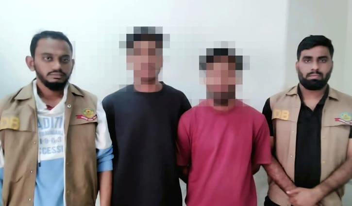 চট্টগ্রাম কাস্টমস কর্মকর্তাদের গাড়িতে হামলা, গ্রেপ্তার ২ 