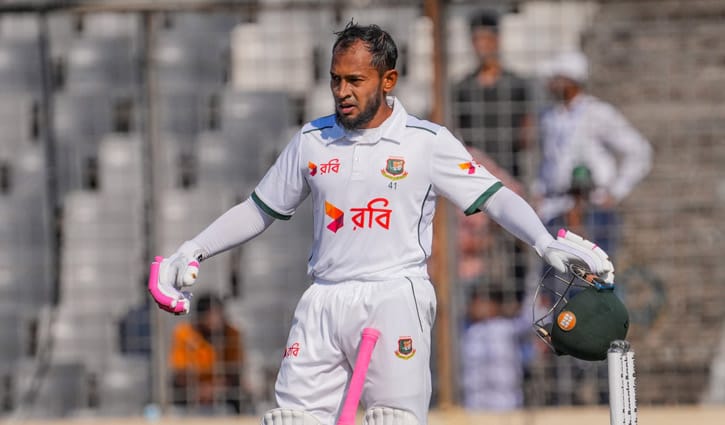 মুশফিকের সেঞ্চুরিতে ‘সেঞ্চুরি’
