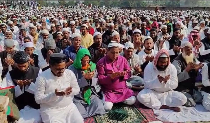 পশ্চিমবঙ্গের প্রস্তাবিত বাবরি মসজিদ চত্বরে প্রথম জুমায় লাখো মানুষের ভিড়