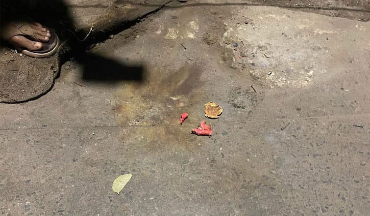 ঢাবির টিএসসিতে ককটেল বিস্ফোরণ, আহত ১