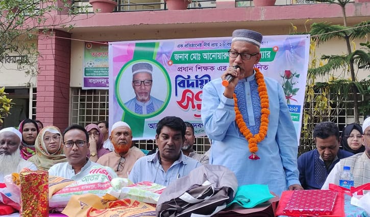 রাজকীয় সাজে টুকু স্যারকে বিদায় দিলেন হাকিমপুরবাসী