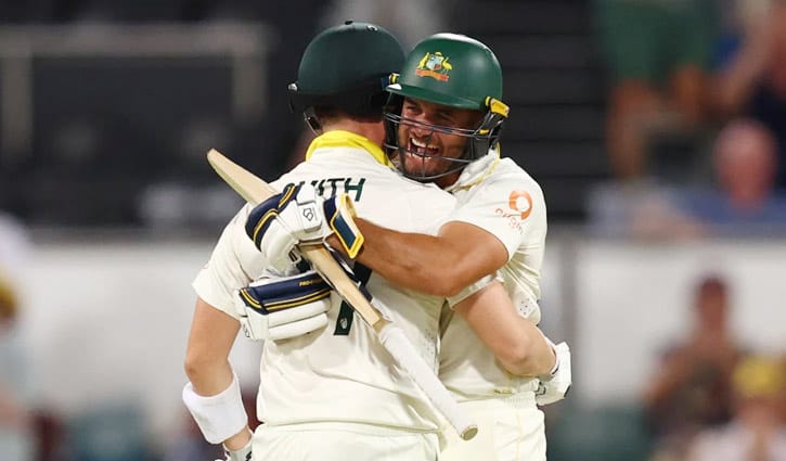 চতুর্থ দিনেই ৮ উইকেটের জয়ে ২-০ ব্যবধানে এগিয়ে অস্ট্রেলিয়া