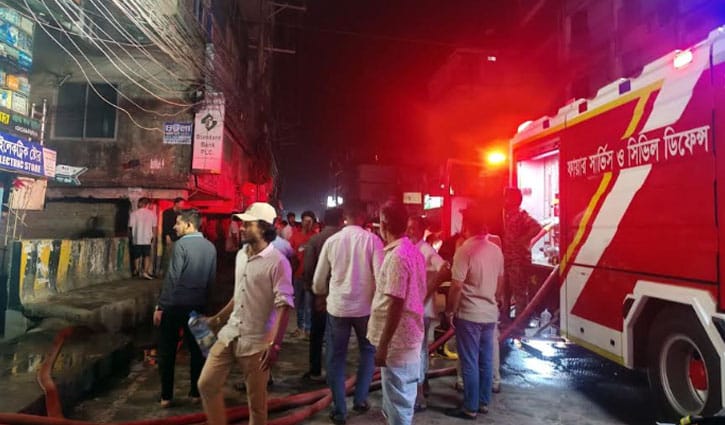 একই রাতে কক্সবাজার শহর ও রেললাইনে আগুন