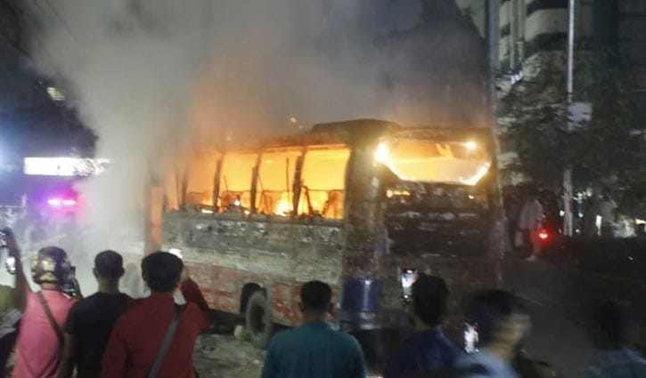 মহাখালীতে বাসে আগুন