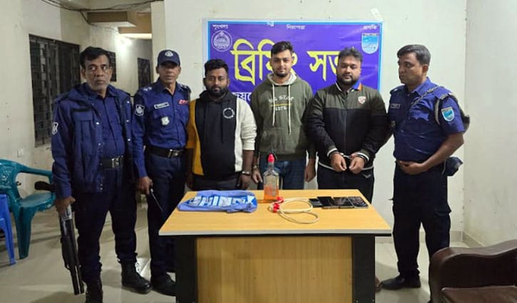 গাজীপুরে পেট্রোল বোমা তৈরির সরঞ্জামসহ ৩ আ.লীগ নেতা আটক