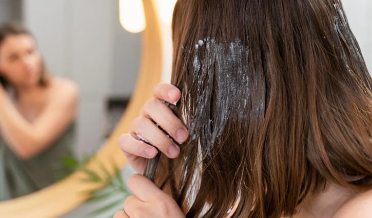 শীতে চুলের কোমলতা হারিয়ে যাচ্ছে? একটি কাজ করুন