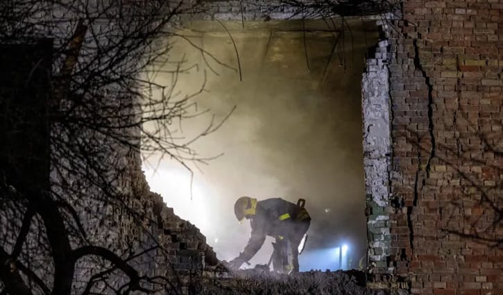 কিয়েভের আবাসিক এলাকায় রাশিয়ার ড্রোন হামলা