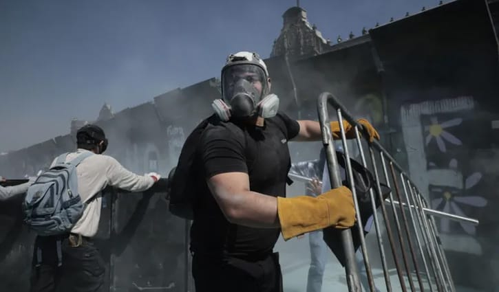 মেক্সিকোতে জেন-জি বিক্ষোভকারীদের সঙ্গে পুলিশের সংঘর্ষ, আহত ১২০