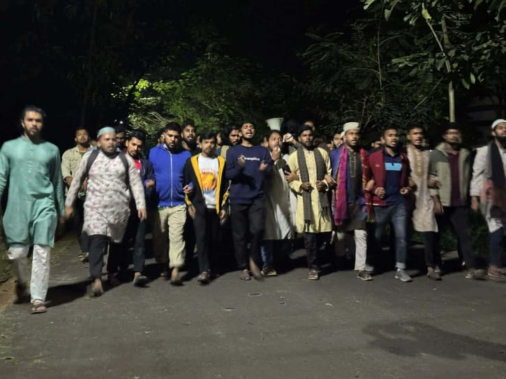 হাদির ওপর হামলার প্রতিবাদে নোবিপ্রবিতে বিক্ষোভ