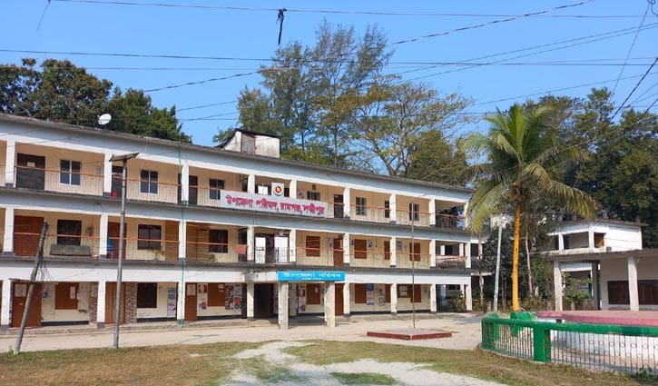 লক্ষ্মীপুরে আন্দোলনকারী ৭ শিক্ষককে শোকজ 