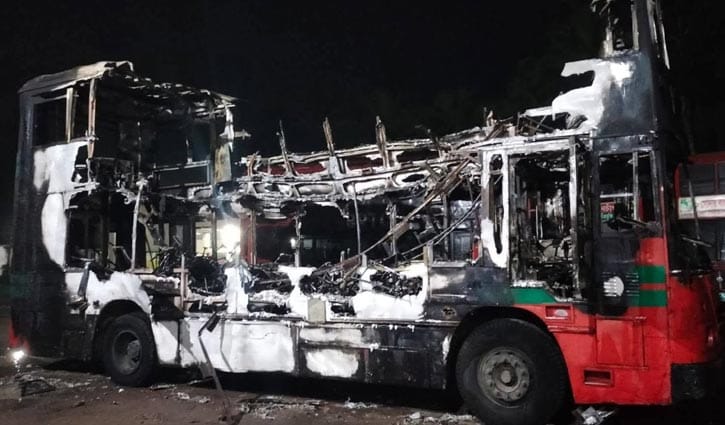 নোয়াখালীতে আগুনে পুড়ল বিআরটিসির ২ বাস, নাশকতার অভিযোগ 
