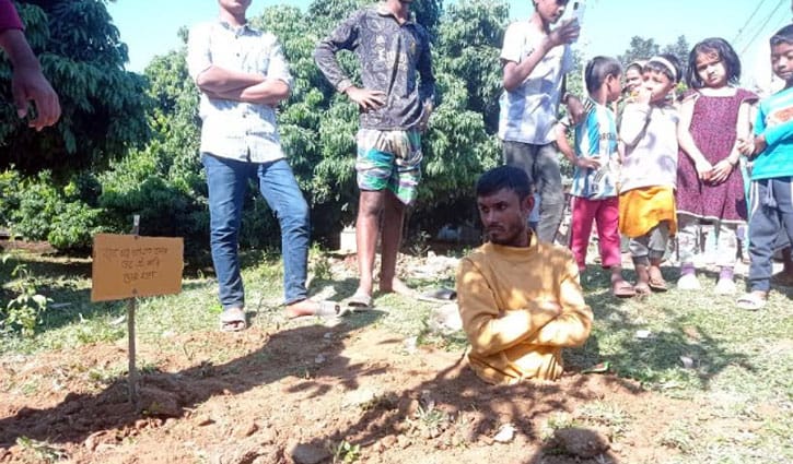 বাবা-মাকে মারধর, মাটিতে পুঁতে শাস্তি দিলো গ্রামবাসী