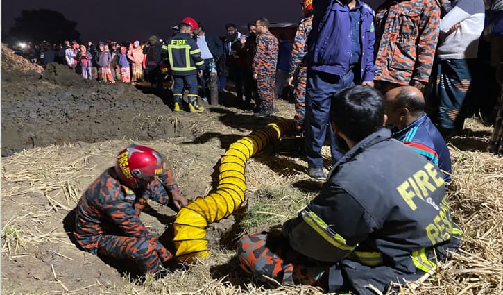 ৩৫ ফুট গভীর গর্তে পড়েছে শিশু, উদ্ধারে ফায়ার সার্ভিসের ৩ ইউনিট