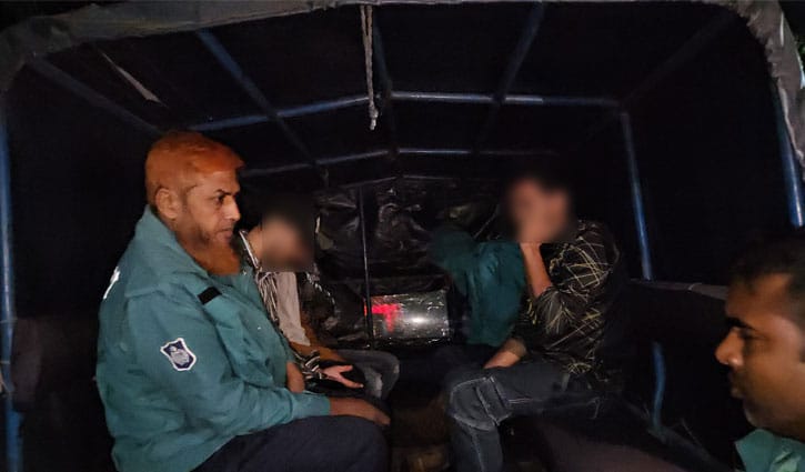 গাঁজা সেবনের অভিযোগে রাবির ৬ শিক্ষার্থী আটক