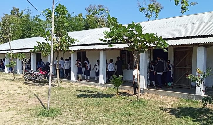 ঝরে পড়া শিক্ষার্থীদের শেষ ভরসা দীঘিনালা মাইনী স্কুল অ্যান্ড কলেজ