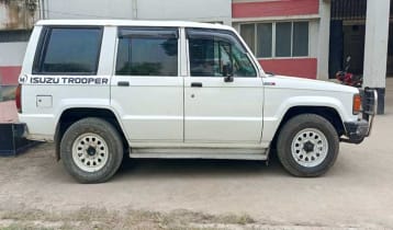 টাঙ্গাইলে জিপ গাড়ি রেখে পালাল ডাকাতদল