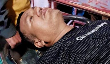 মাদক কারবারির ছুরিকাঘাতে পুলিশ কর্মকর্তা আহত