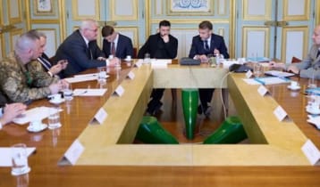 আমেরিকা বিশ্বাসঘাতকতা করতে পারে: ফরাসি প্রেসিডেন্ট