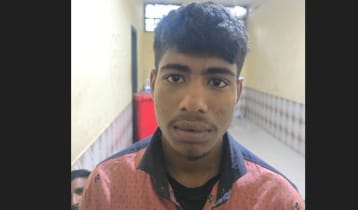 বগুড়ায় আদালত চত্বর থেকে হাতকড়া খুলে পা‌লি‌য়ে‌ছে আসামি