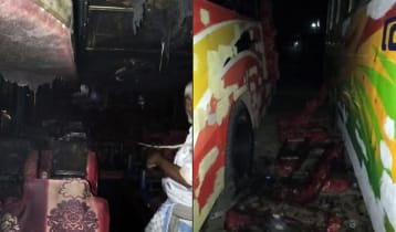 নোয়াখালীতে দাঁড়িয়ে থাকা বাসে আগুন