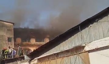 চট্টগ্রামে কম্বলের গুদামে আগুন, নিয়ন্ত্রণে ৭ ইউনিট