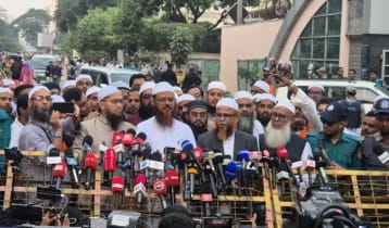 খালেদা জিয়ার স্বাস্থ্যের খোঁজ নিতে হাসপাতালে মুফতি ফয়জুল করীম