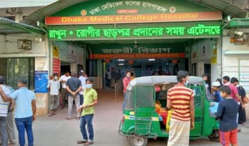 ছিনতাইকারীর হ্যাঁচকা টানে পড়ে গিয়ে তরুণী আহত