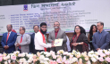 ঢাবিতে ডিনস অ্যাওয়ার্ড পেলেন শতাধিক শিক্ষক-শিক্ষার্থী