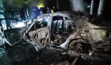 মাদারীপুরে প্রাইভেটকারের ধাক্কায় শিশুর মৃত্যু, গাড়িতে আগুন জনতার