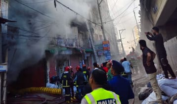 কেরানীগঞ্জে ঝুট গোডাউনে আগুন, নিয়ন্ত্রণে ১২ ইউনিট