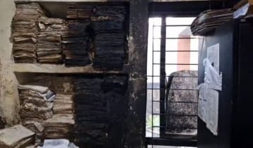 লক্ষ্মীপুর জেলা নির্বাচন অফিসে দুর্বৃত্তের আগুন, পুড়লো গুরুত্বপূর্ণ নথি