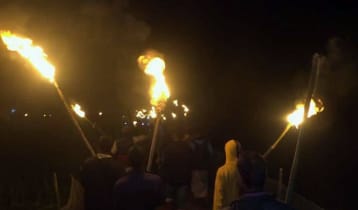 ফসলী জমিতে ‘বুড়ি তিস্তা’ প্রকল্পের প্রতিবাদে মশাল মিছিল 