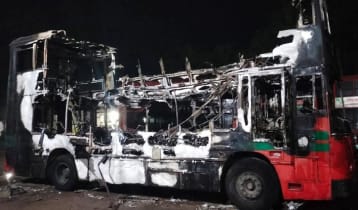 নোয়াখালীতে আগুনে পুড়ল বিআরটিসির ২ বাস, নাশকতার অভিযোগ 