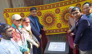 ডিসির আশ্বাসের ঘর পেল ফুটবলার সোনালীর পরিবার