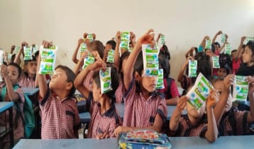 চাঁপাইনবাবগঞ্জে স্কুল ফিডিংয়ের প্রথম দিনই বনরুটি বঞ্চিত শিক্ষার্থীরা