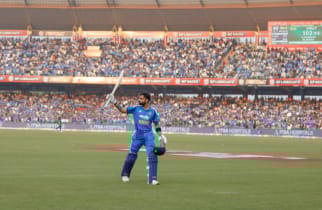 আবারো সেঞ্চুরির ফুল ফোটালেন বিরাট