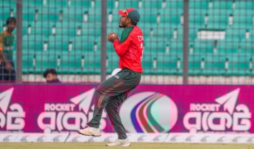 ৫ ক‌্যাচ নিয়ে বিশ্ব রেকর্ড ছুঁলেন তানজিদ