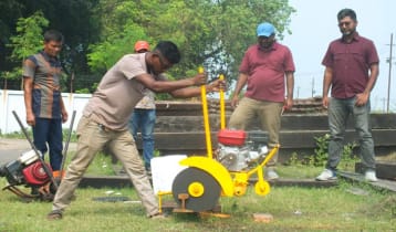 ৫ লাখ টাকার মেশিন সাড়ে ২৭ হাজারে তৈরি করলেন নাজিব