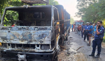 পদ্মা সেতুর দক্ষিণ প্রান্তে অবরোধ, ট্রাকে আগুন, আটক ২